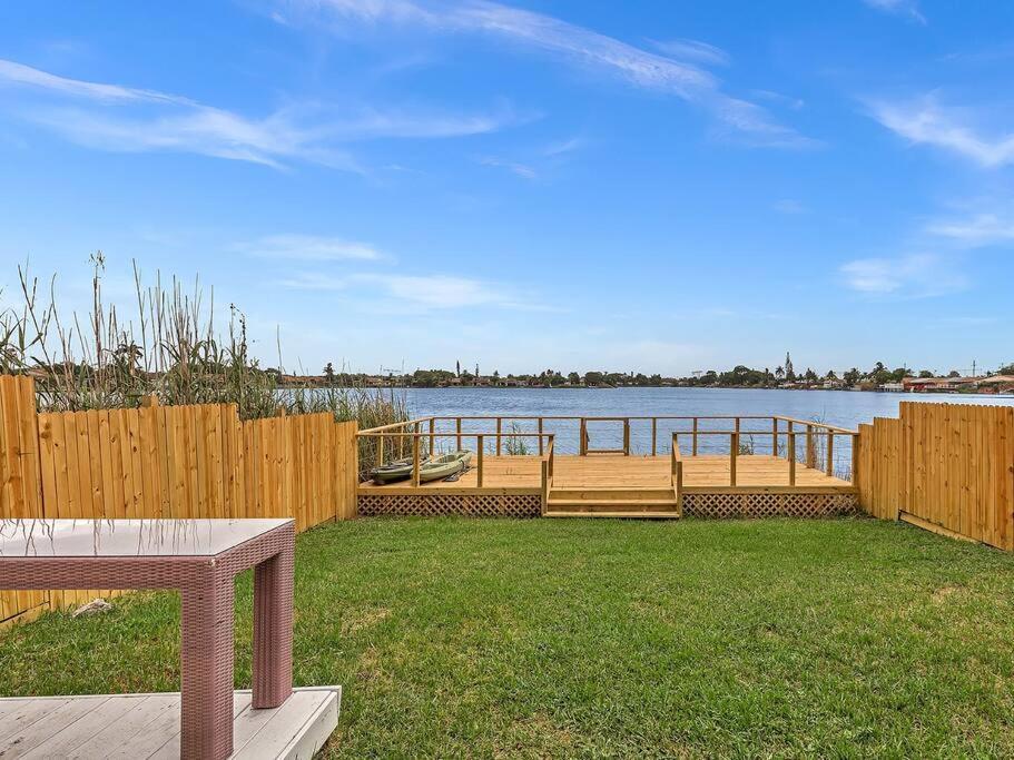 Supervilla - Lakefront - Sunsets, Kayaks, Grill Форт Лодърдейл Екстериор снимка