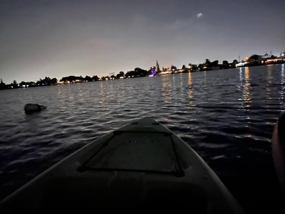 Supervilla - Lakefront - Sunsets, Kayaks, Grill Форт Лодърдейл Екстериор снимка