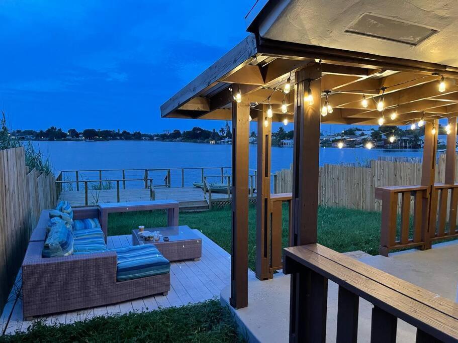 Supervilla - Lakefront - Sunsets, Kayaks, Grill Форт Лодърдейл Екстериор снимка