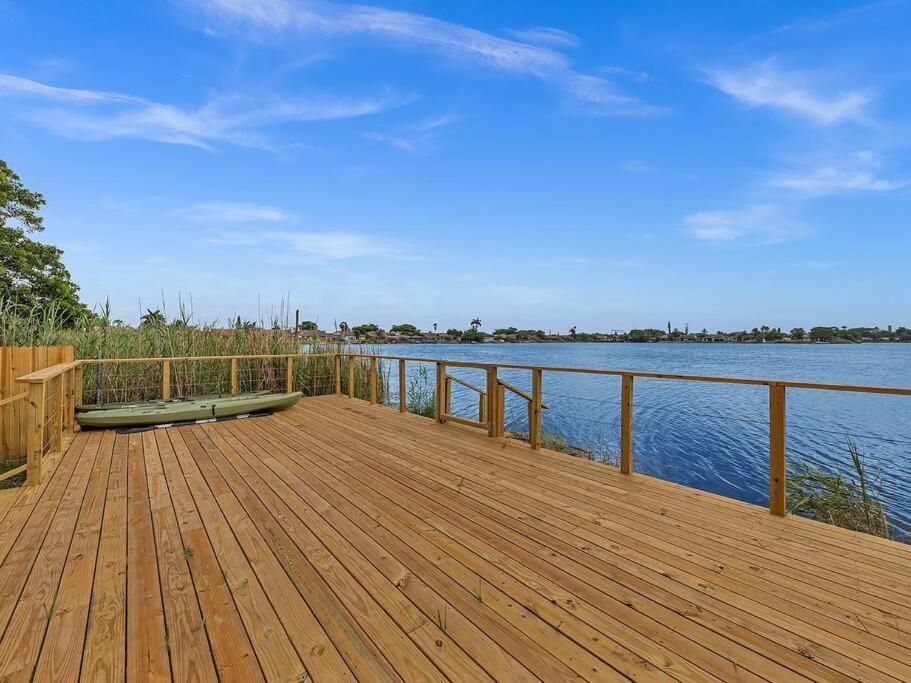 Supervilla - Lakefront - Sunsets, Kayaks, Grill Форт Лодърдейл Екстериор снимка