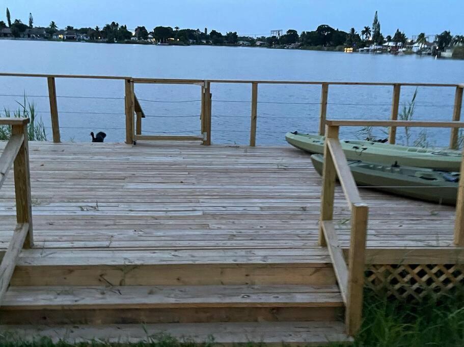 Supervilla - Lakefront - Sunsets, Kayaks, Grill Форт Лодърдейл Екстериор снимка