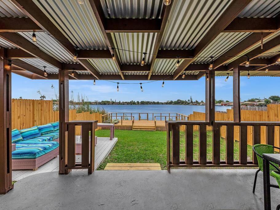 Supervilla - Lakefront - Sunsets, Kayaks, Grill Форт Лодърдейл Екстериор снимка
